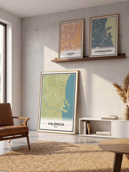 Valencia Stadskaart – Poster - Drie posters in een woonkamer