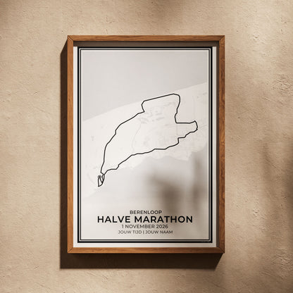 Berenloop Terschelling halve marathon hardloopposter ingelijst in woonkamer interieur