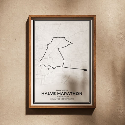 Halve marathon Enschede hardloopposter ingelijst in woonkamer interieur