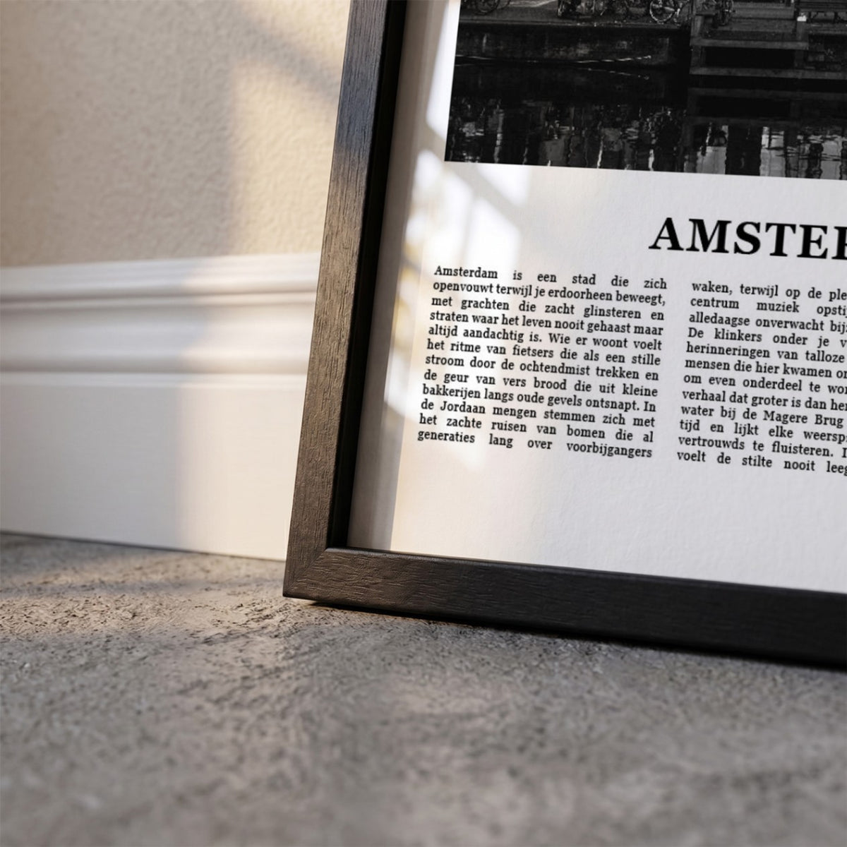 Detailopname van Amsterdam Fotoposter – Zwart-Wit ingelijst in zwarte fotolijst