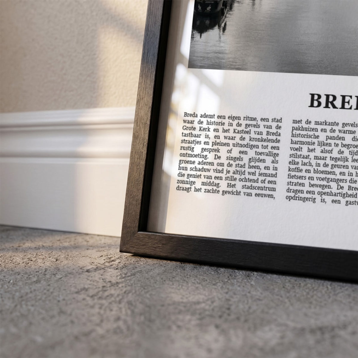 Detailopname van Breda Fotoposter – Zwart-Wit ingelijst in zwarte fotolijst