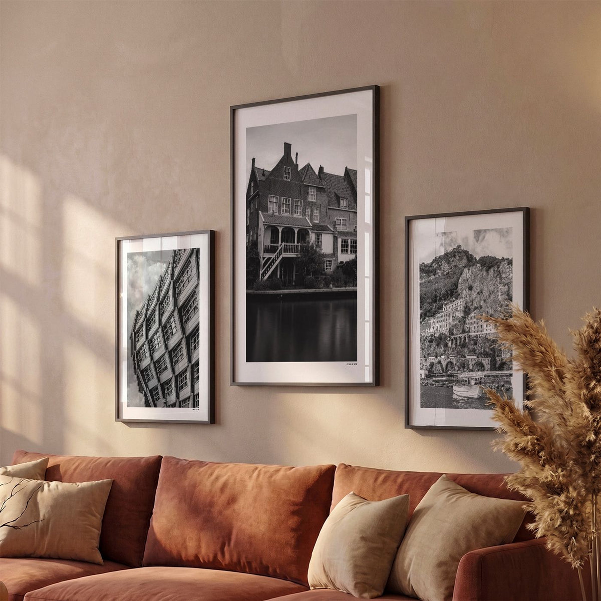 Drie Alkmaar Klassiek fotoposters boven bank wanddecoratie - Zwart-Wit