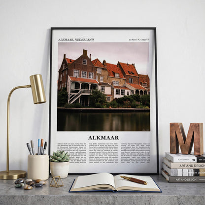 Ingelijste Alkmaar Fotoposter – Kleur op een bureau in zwarte fotolijst
