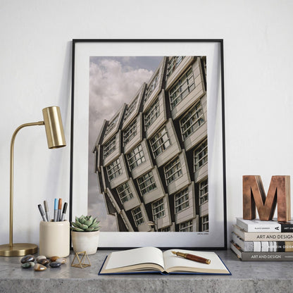 Almere Klassiek fotoposter op bureau in kamer - Kleur