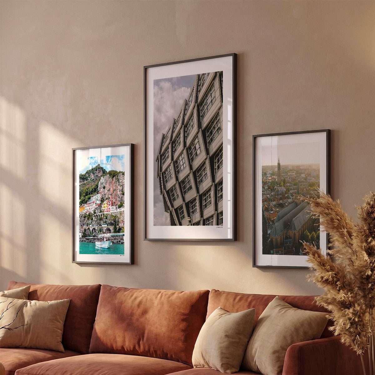 Drie Almere Klassiek fotoposters boven bank wanddecoratie - Kleur
