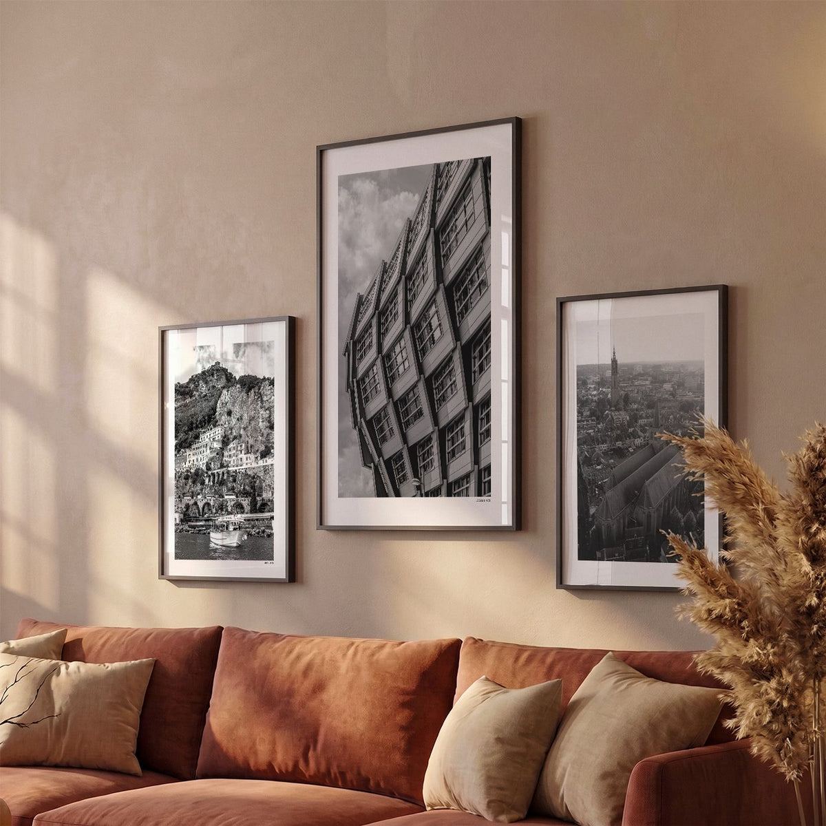 Drie Almere Klassiek fotoposters boven bank wanddecoratie - Zwart-Wit