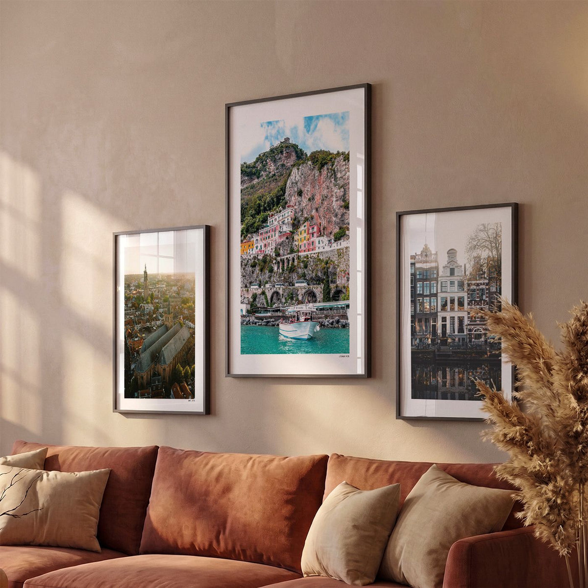 Drie Amalfi Coast Klassiek fotoposters boven bank wanddecoratie - Kleur