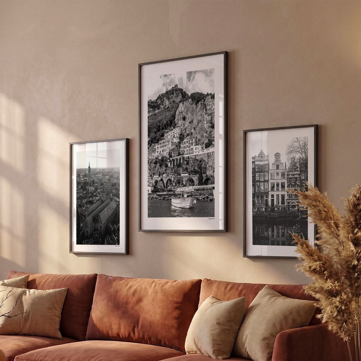 Drie Amalfi Coast Klassiek fotoposters boven bank wanddecoratie - Zwart-Wit