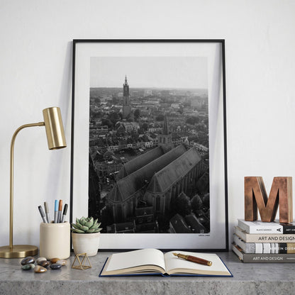 Amersfoort Klassiek fotoposter op bureau in kamer - Zwart-Wit