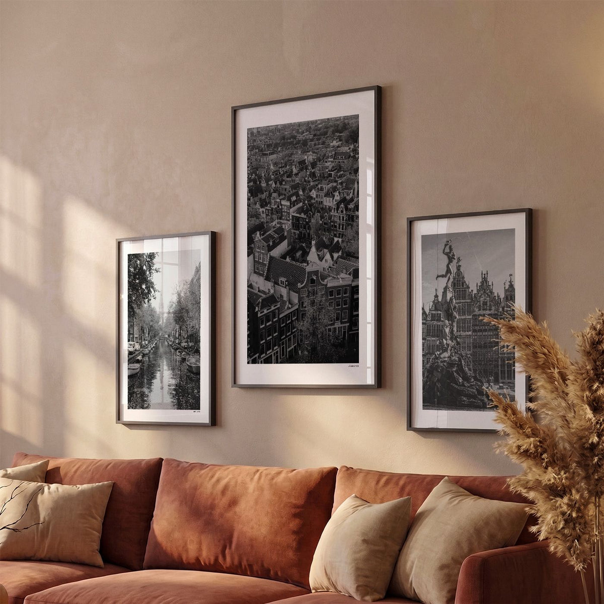Drie Amsterdam Herfst fotoposters boven bank wanddecoratie - Zwart-Wit