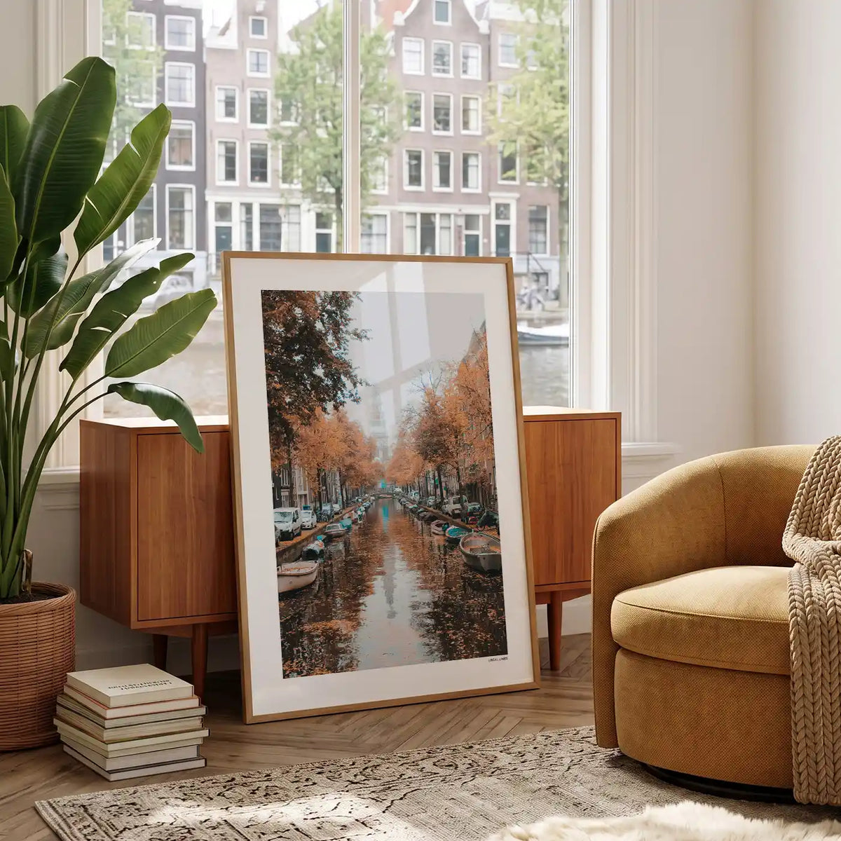 Amsterdam Grachten fotoposter in woonkamer interieur - Kleur
