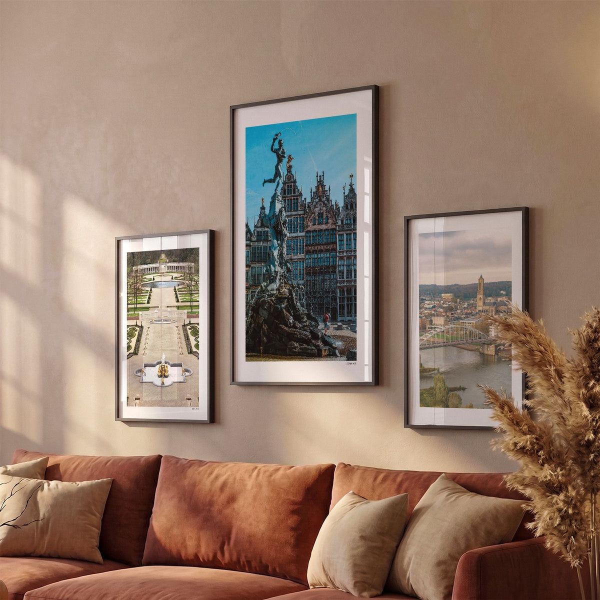Drie Antwerpen Klassiek fotoposters boven bank wanddecoratie - Kleur