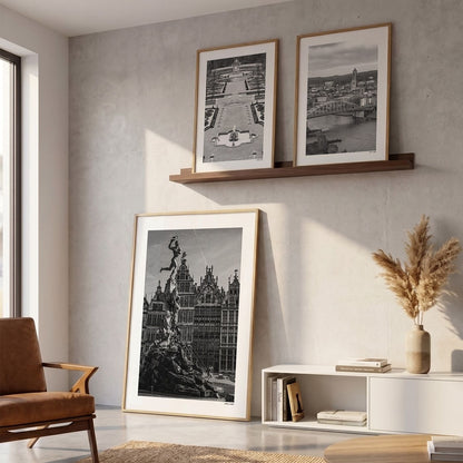 Drie fotoposters in woonkamer interieur - Zwart-Wit