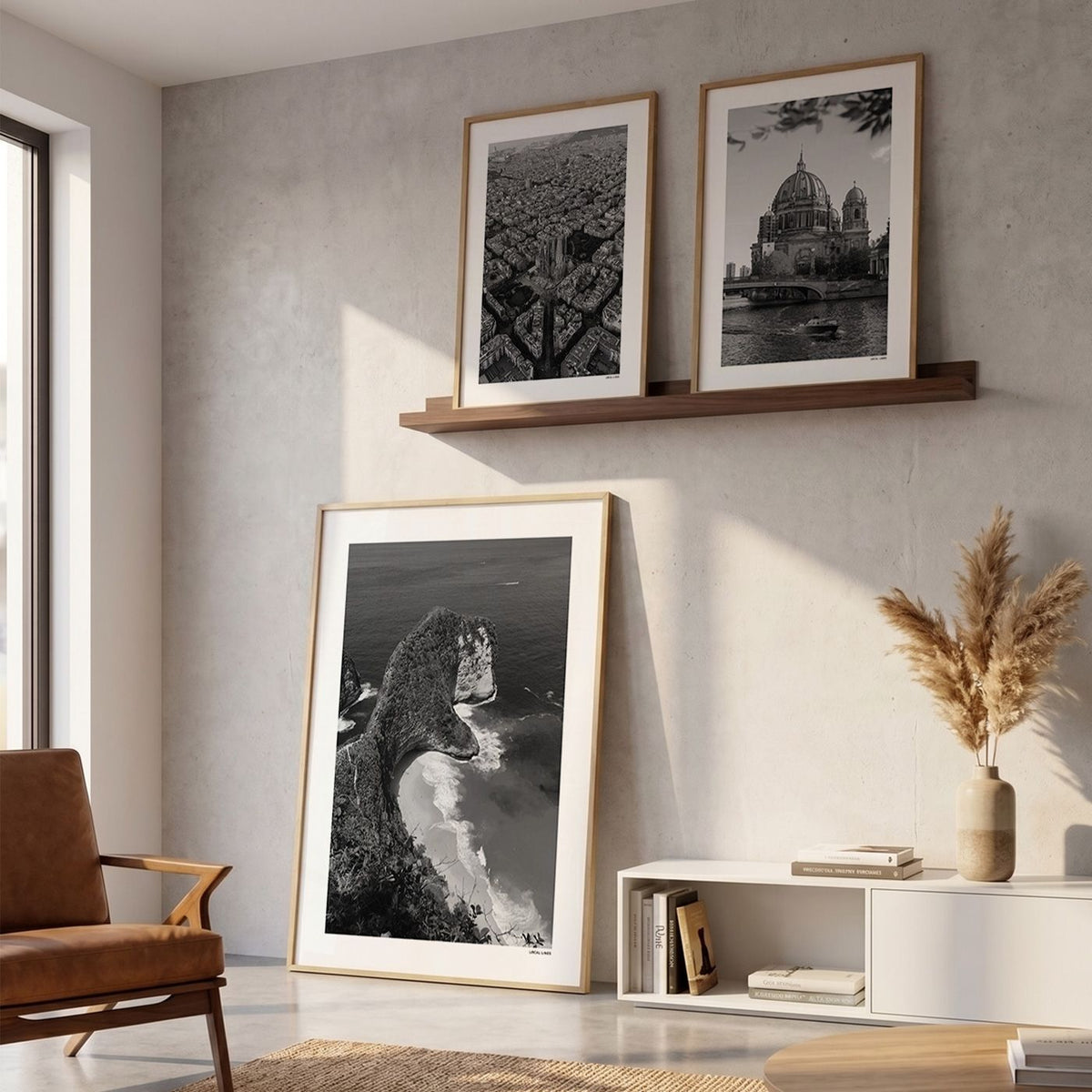 Drie fotoposters in woonkamer interieur - Zwart-Wit