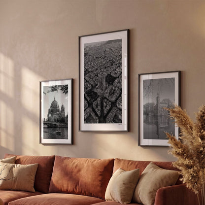 Drie Barcelona Klassiek fotoposters boven bank wanddecoratie - Zwart-Wit