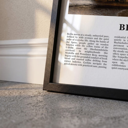 Detailopname van Berlijn Fotoposter – Kleur ingelijst in zwarte fotolijst