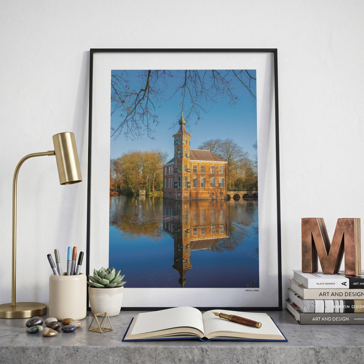 Breda Klassiek fotoposter op bureau in kamer - Kleur