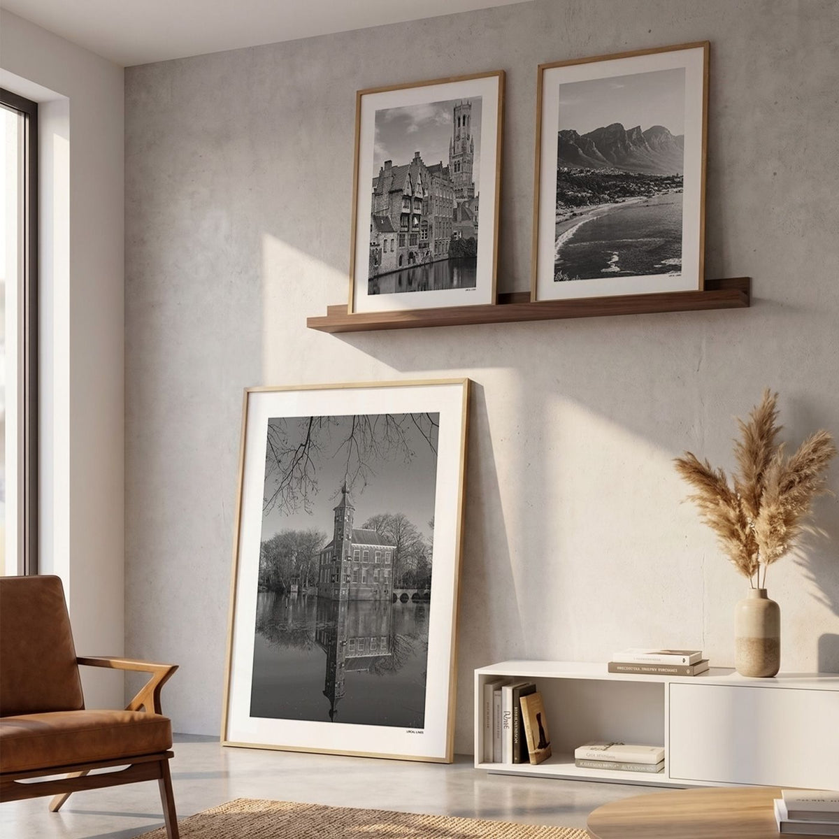 Drie fotoposters in woonkamer interieur - Zwart-Wit