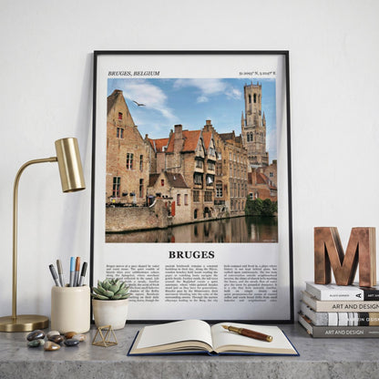 Ingelijste Brugge Fotoposter – Kleur op een bureau in zwarte fotolijst