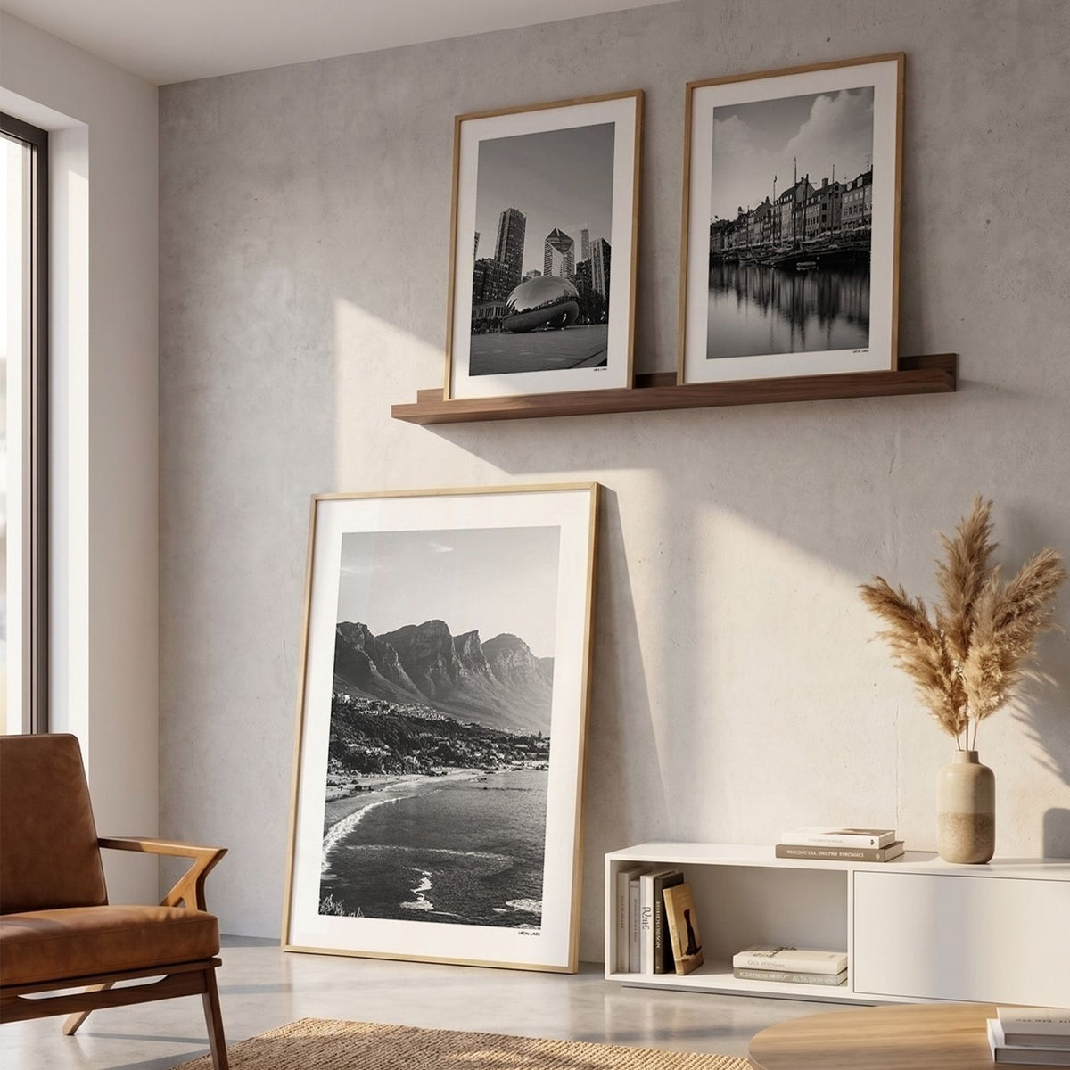 Drie fotoposters in woonkamer interieur - Zwart-Wit