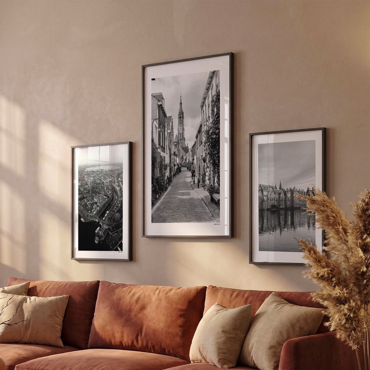 Drie Delft Klassiek fotoposters boven bank wanddecoratie - Zwart-Wit