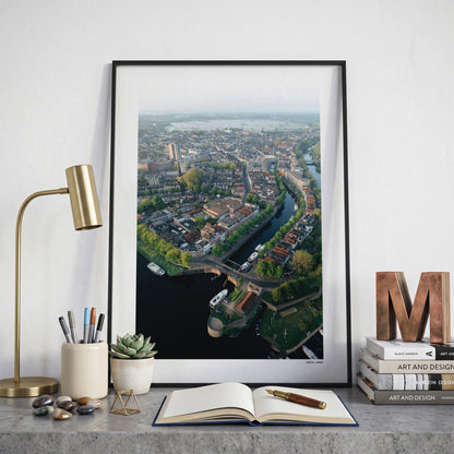 Den Bosch Klassiek fotoposter op bureau in kamer - Kleur