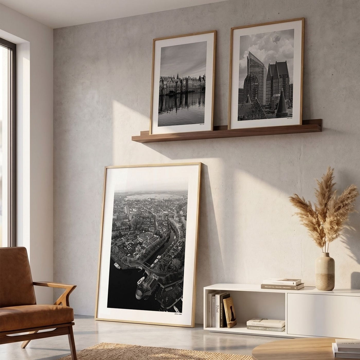 Drie fotoposters in woonkamer interieur - Zwart-Wit