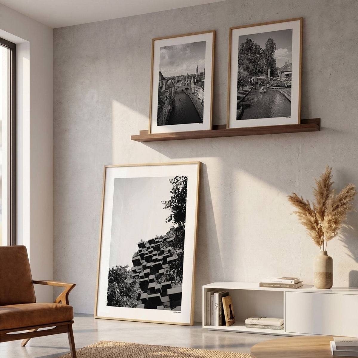 Drie fotoposters in woonkamer interieur - Zwart-Wit