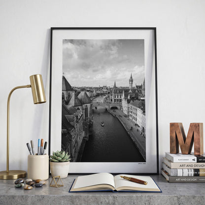 Gent Klassiek fotoposter op bureau in kamer - Zwart-Wit
