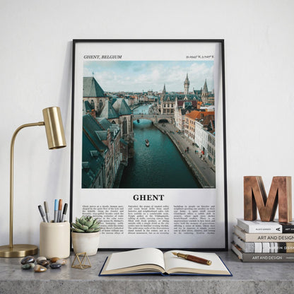 Ingelijste Gent Fotoposter – Kleur op een bureau in zwarte fotolijst