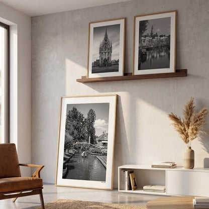Drie fotoposters in woonkamer interieur - Zwart-Wit