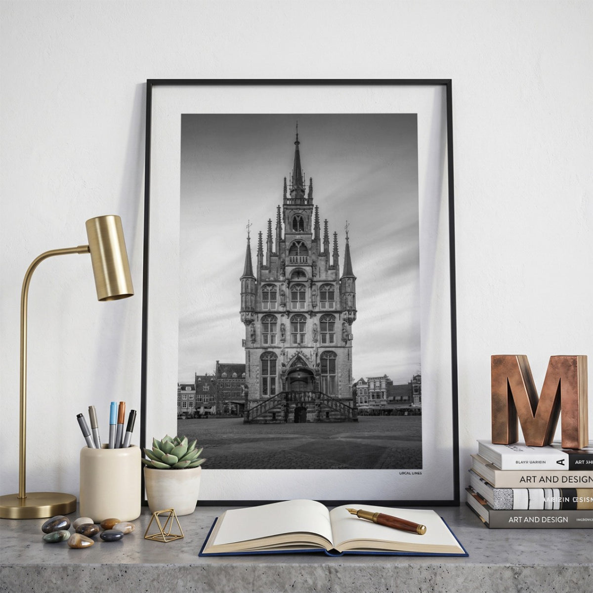 Gouda Klassiek fotoposter op bureau in kamer - Zwart-Wit