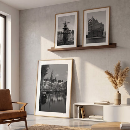 Drie fotoposters in woonkamer interieur - Zwart-Wit