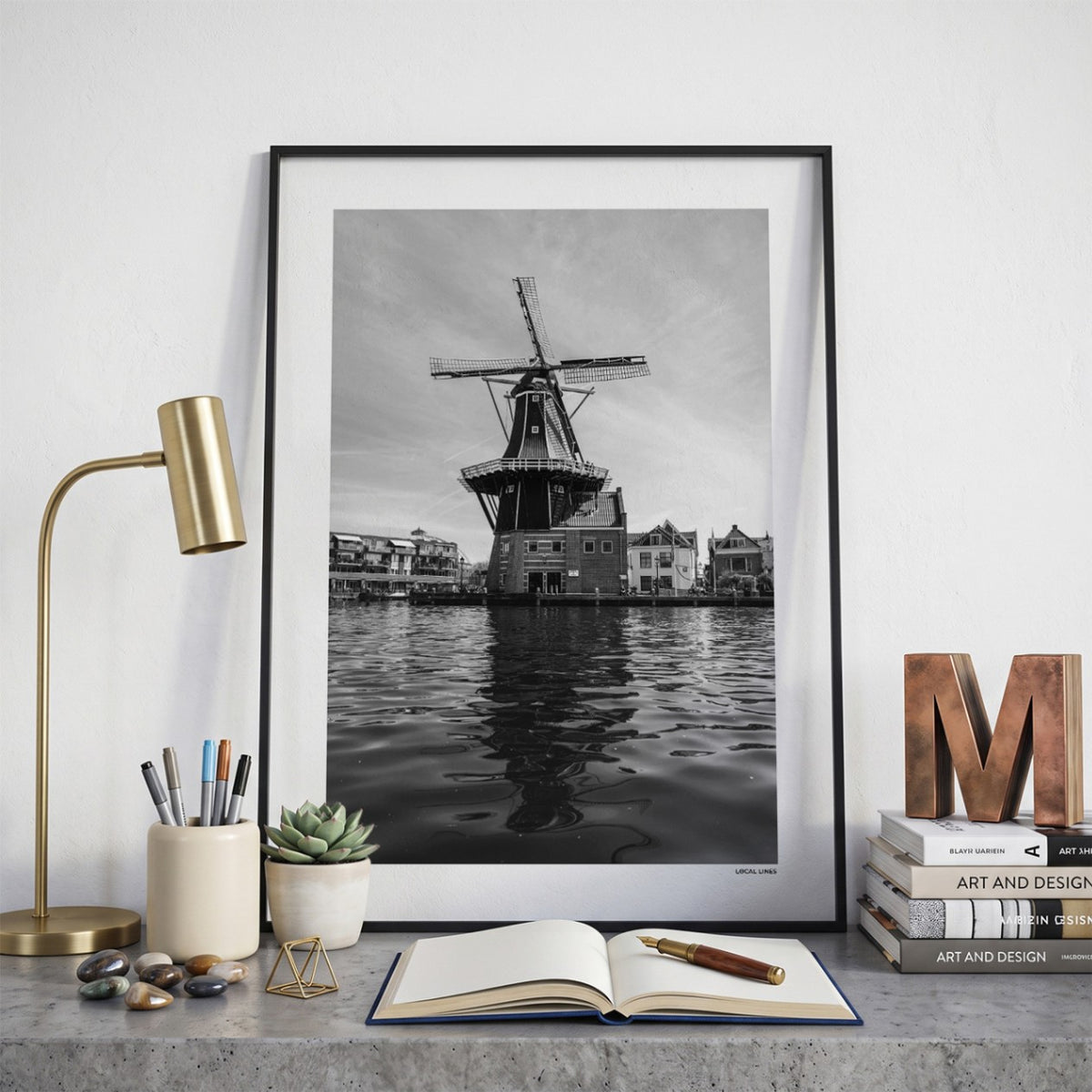 Haarlem Klassiek fotoposter op bureau in kamer - Zwart-Wit