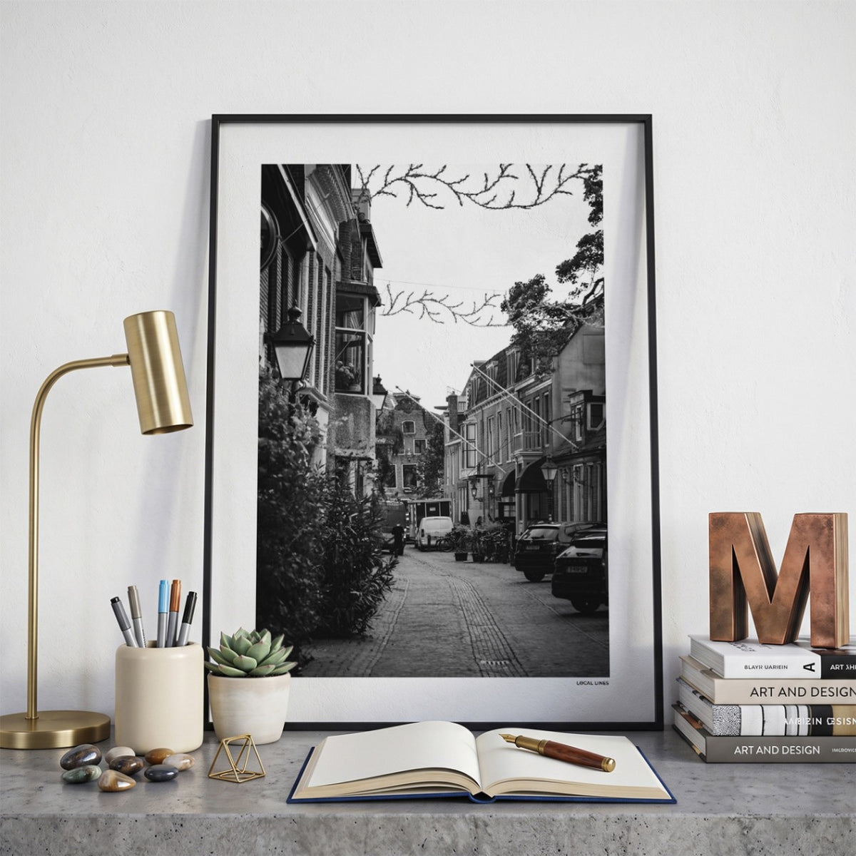 Leeuwarden Klassiek fotoposter op bureau in kamer - Zwart-Wit