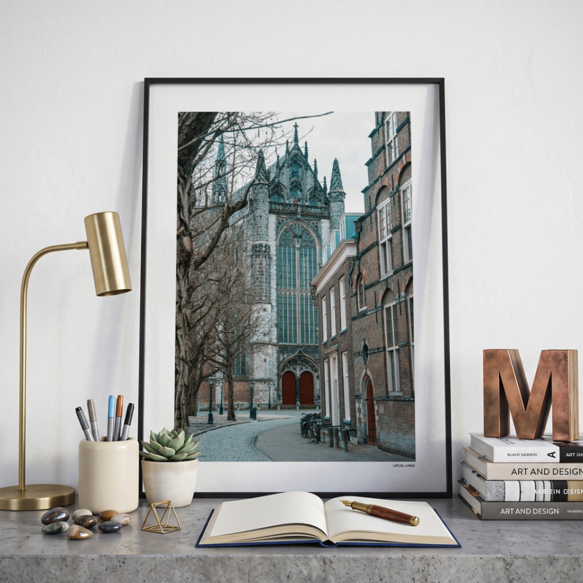 Leiden Klassiek fotoposter op bureau in kamer - Kleur