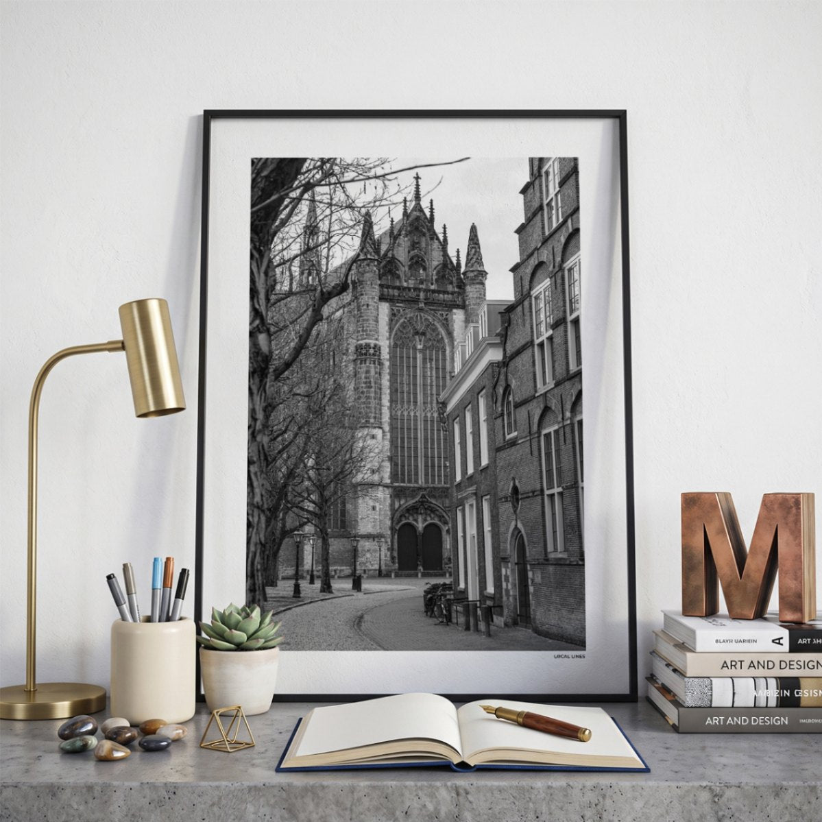 Leiden Klassiek fotoposter op bureau in kamer - Zwart-Wit