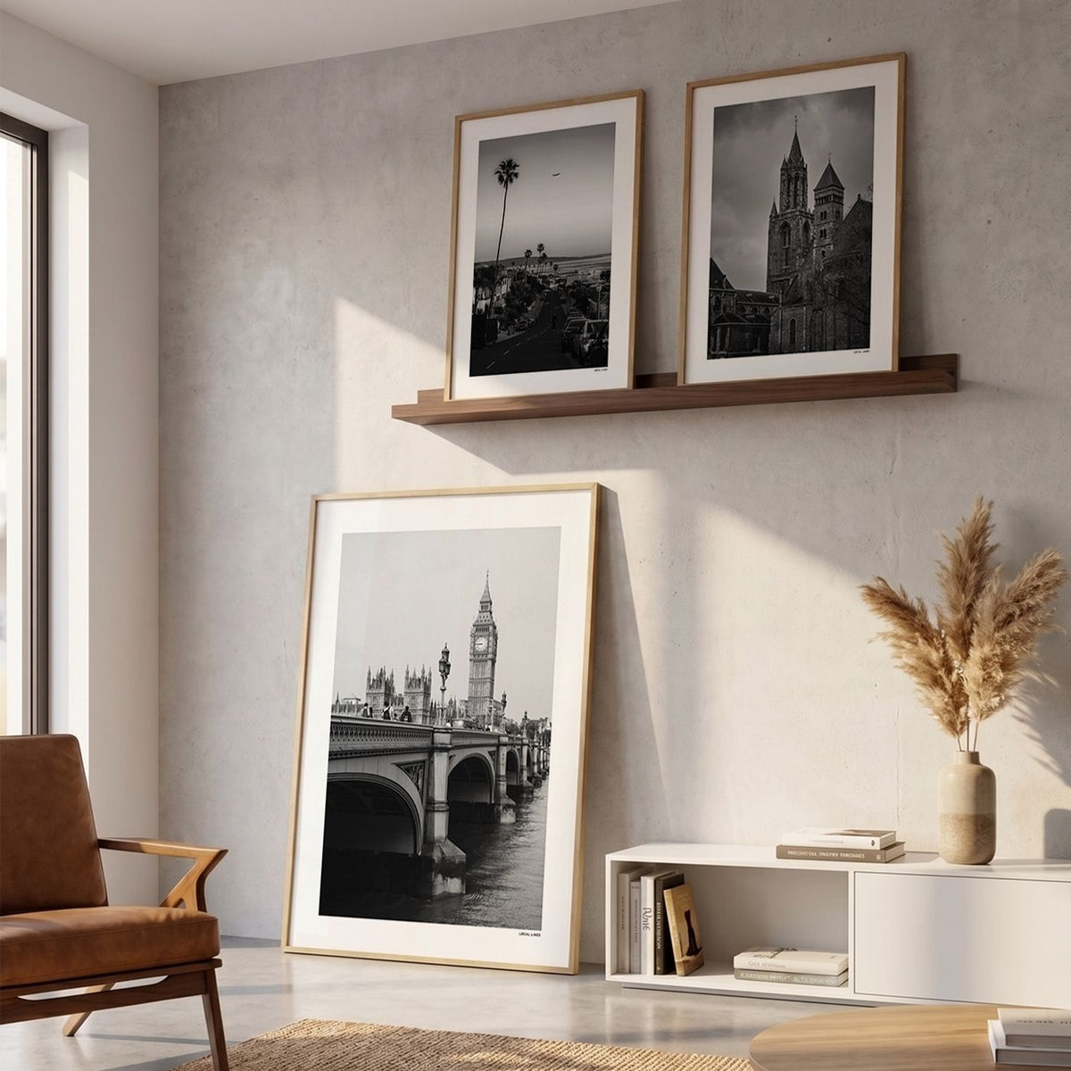 Drie fotoposters in woonkamer interieur - Zwart-Wit