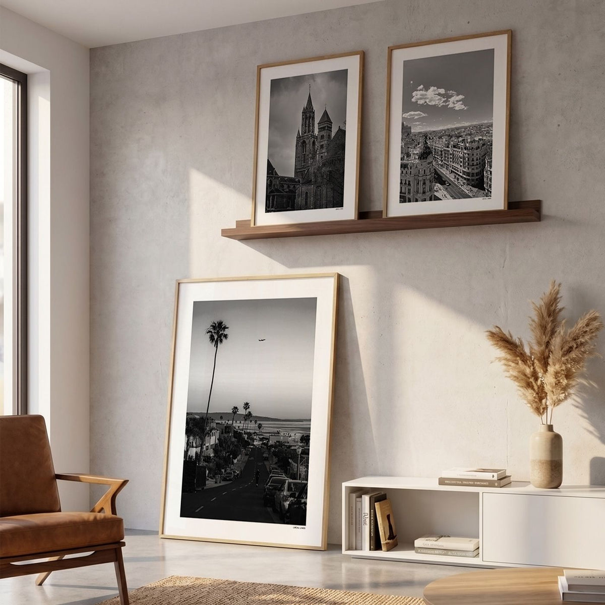Drie fotoposters in woonkamer interieur - Zwart-Wit