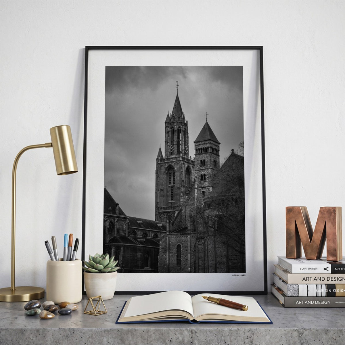 Maastricht Klassiek fotoposter op bureau in kamer - Zwart-Wit