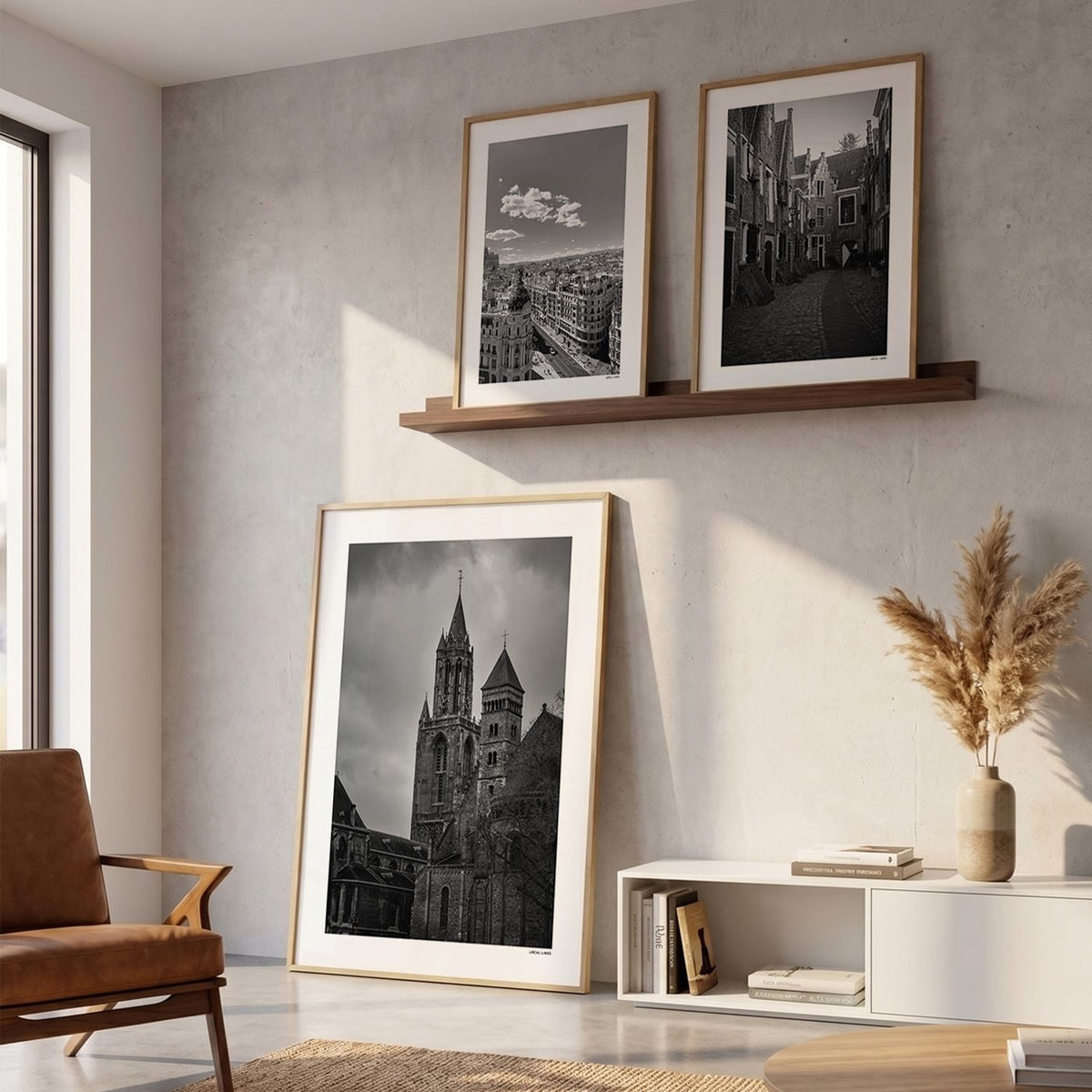 Drie fotoposters in woonkamer interieur - Zwart-Wit