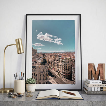 Madrid Klassiek fotoposter op bureau in kamer - Kleur