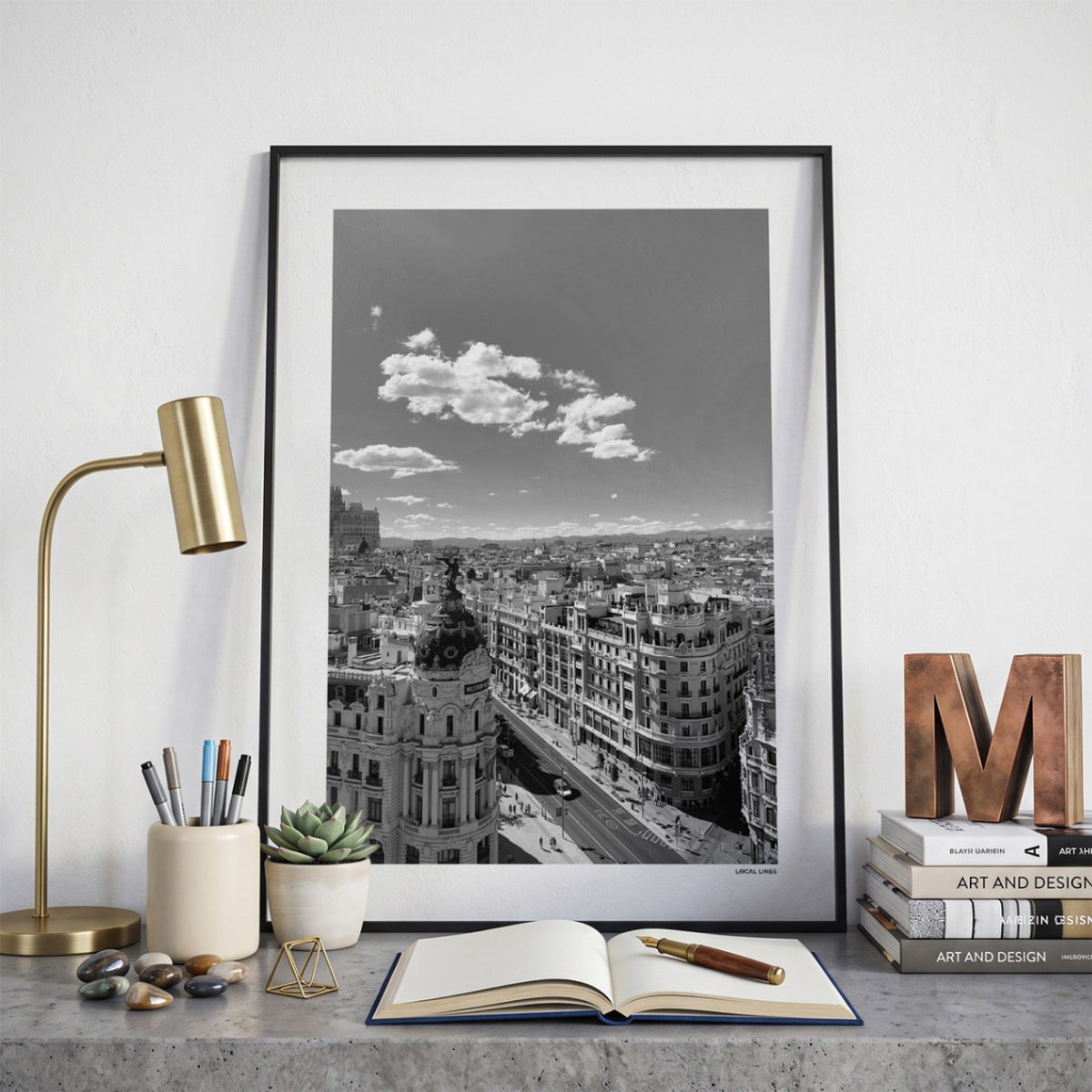 Madrid Klassiek fotoposter op bureau in kamer - Zwart-Wit