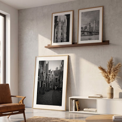 Drie fotoposters in woonkamer interieur - Zwart-Wit