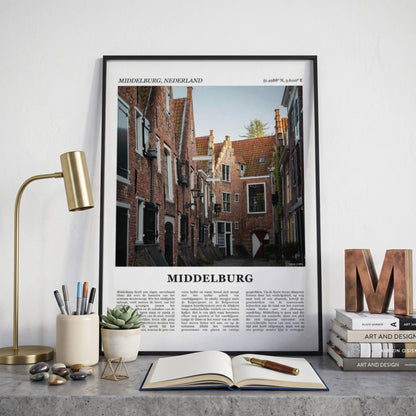 Ingelijste Middelburg Fotoposter – Kleur op een bureau in zwarte fotolijst