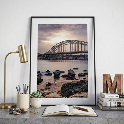 Nijmegen Klassiek fotoposter op bureau in kamer - Kleur