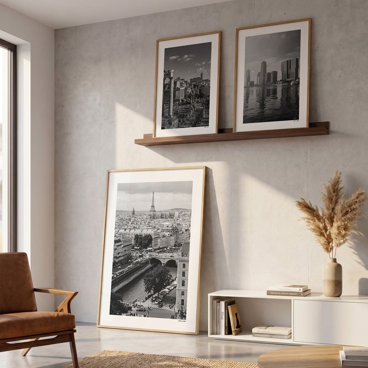 Drie fotoposters in woonkamer interieur - Zwart-Wit
