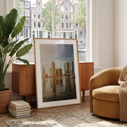 Rotterdam Skyline fotoposter in woonkamer interieur - Kleur