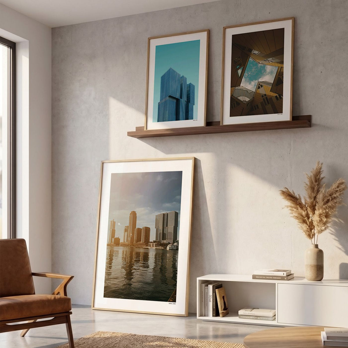 Drie fotoposters in woonkamer interieur - Kleur
