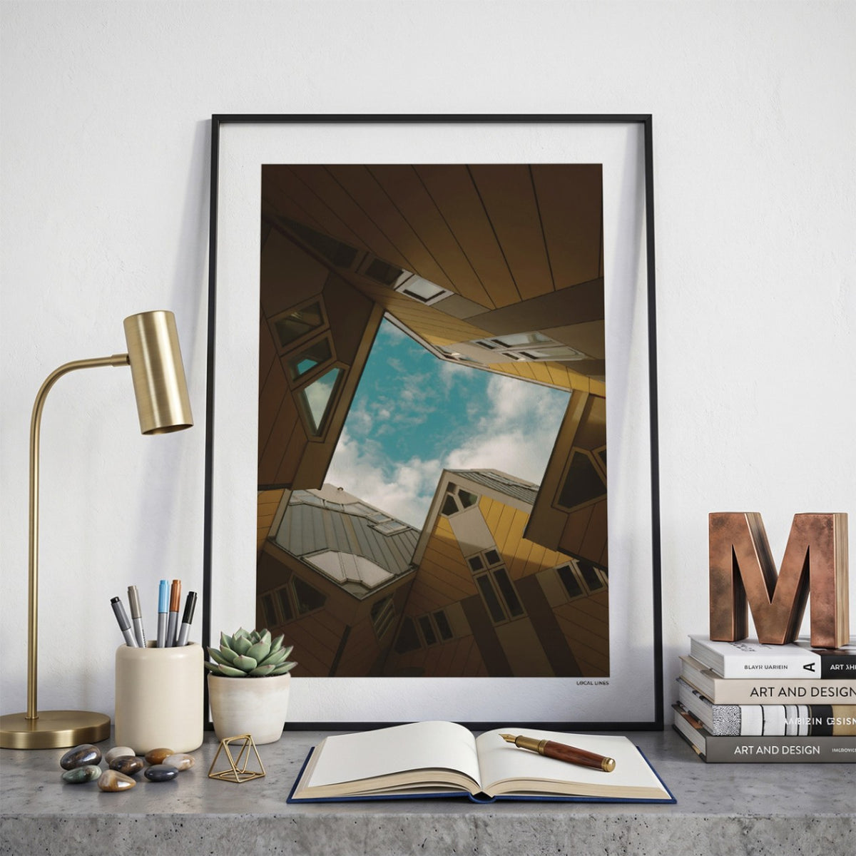 Rotterdam Kubuswoningen fotoposter op bureau in kamer - Kleur